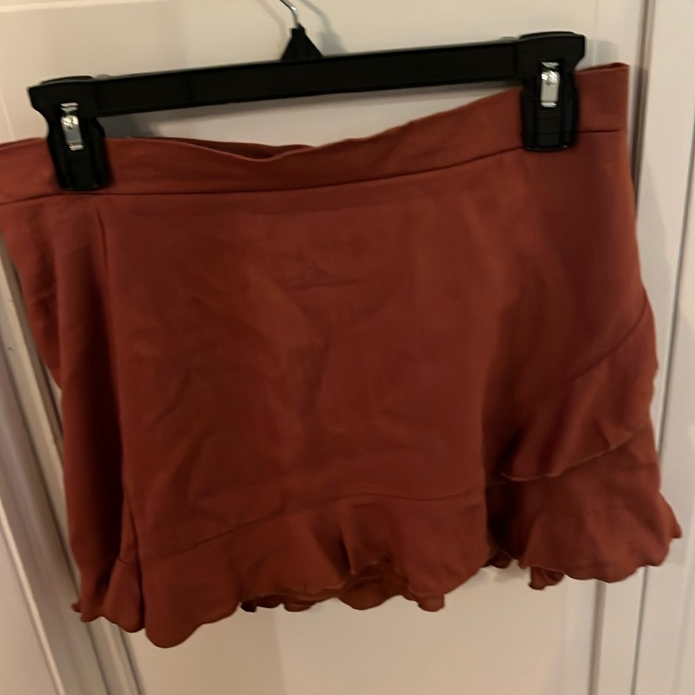 Tan skort